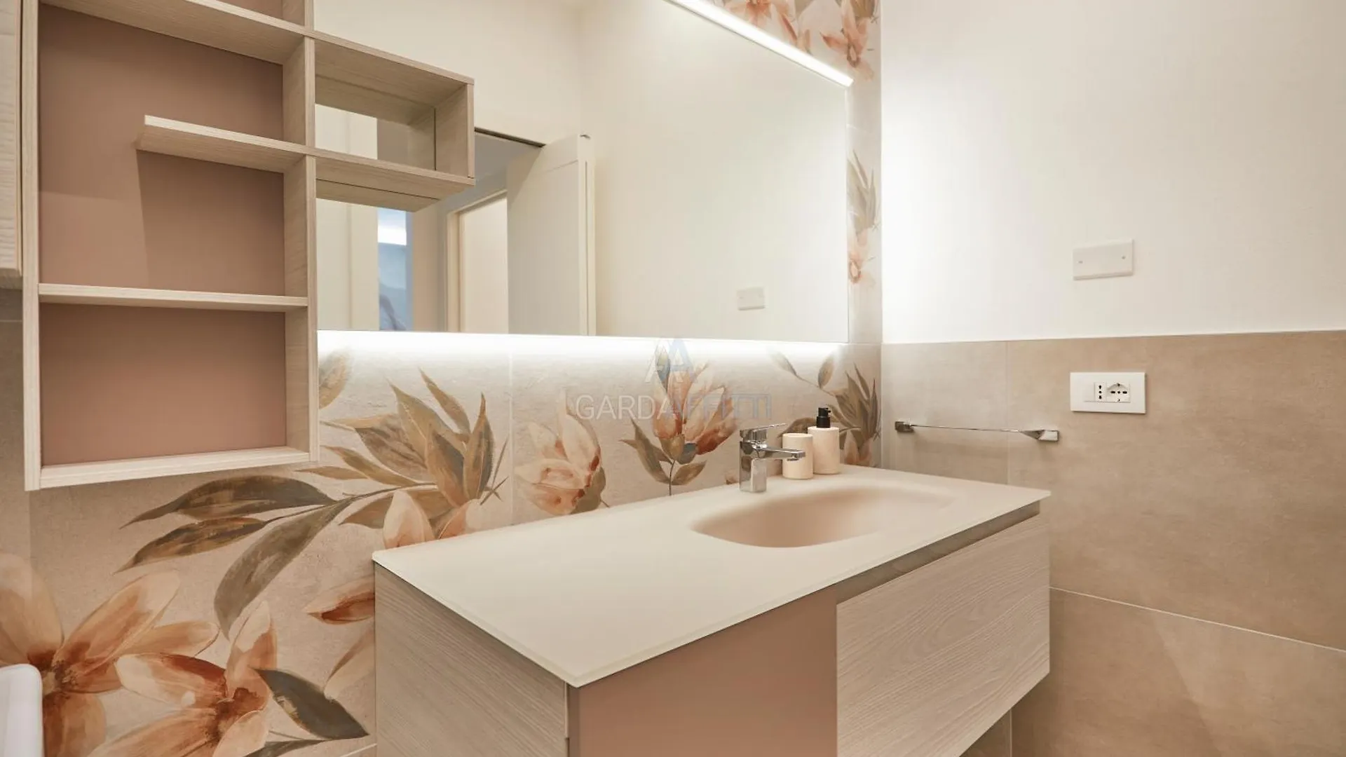Kyoto Apartment - Eleganza Moderna Vicino Alle Meraviglie Del Garda Peschiera del Garda